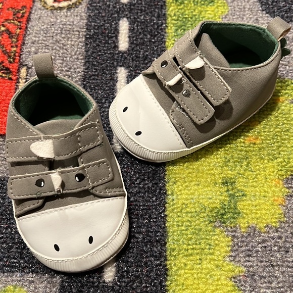 THREE pair of baby shoes, size 0-3 months EUC! Dinosaur, camouflage, blue! - Picture 6 of 7